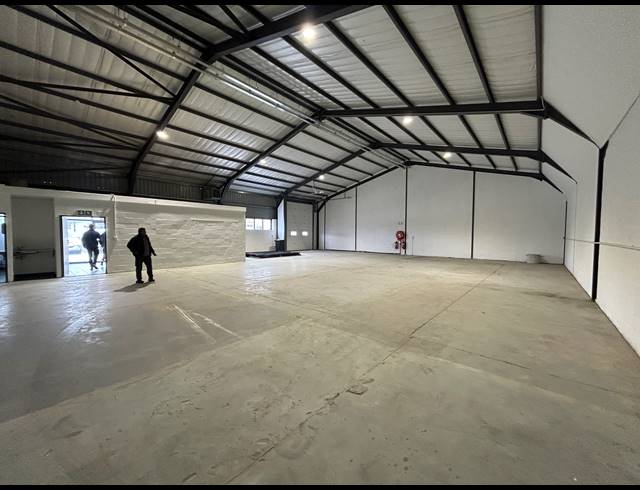 362M² WAREHOUSE TO LET IN RETREAT